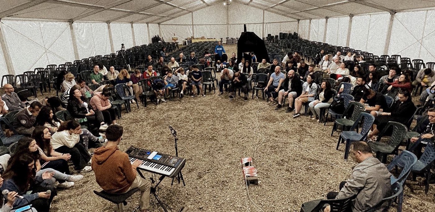 Momento di adorazione durante il turno Asaf all'Ohel Summer Camp